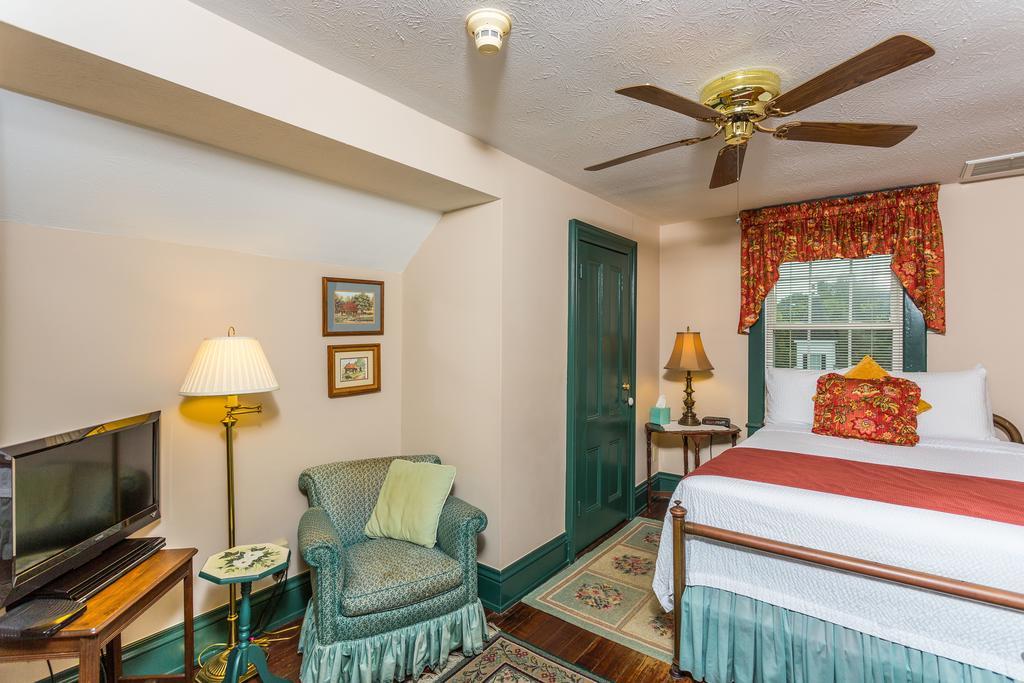 Spencer House Inn Saint Marys Room photo